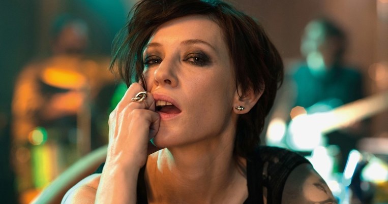 Τι κάνει η Κέιτ Μπλάνσετ σήμερα στην οδό Πειραιώς; 