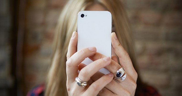 Eίσαι εθισμένη στο κινητό; Κάνε το γρήγορο τεστ που σε βοηθά να το εξακριβώσεις 