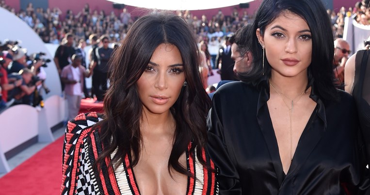 Eντοπίστηκαν οι σωσίες της Kim Kardashian και της Kylie Jenner και είναι πραγματικά ολόιδιες