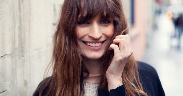 Mέσα στη ντουλάπα της Caroline De Maigret θα σου λυθούν όλες οι απορίες για το στυλ