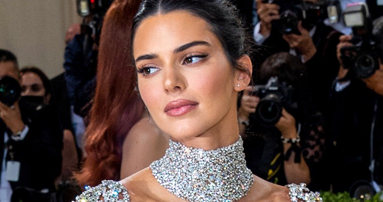 To «γυμνό» φόρεμα του 2021 είναι τόσο «γυμνό» που είναι σχεδόν αόρατο