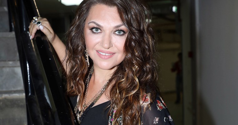 «Τι είδους "γυναίκα" θα έκανε τέτοιο ανεπανόρθωτο κακό σε μια άλλη γυναίκα για έναν άντρα;»