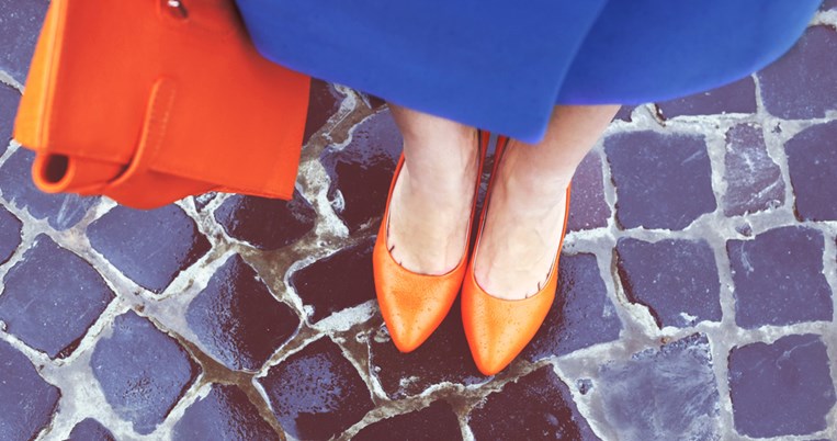 Τα παπούτσια που λατρέψαμε να μισούμε στα '00s είναι και πάλι στη μόδα