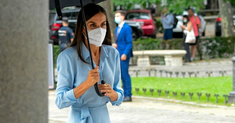 Η Λετίσια το λατρεύει: Το «ακριβό» αδελφάκι του Zara είναι ο ορισμός της οικονομικής πολυτέλειας