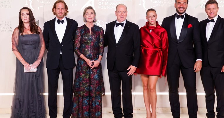 Ούτε Σάρλοτ Κασιράγκι, ούτε Σαρλίν: Το αληθινό fashion icon της πριγκιπικής οικογένειας του Μονακό