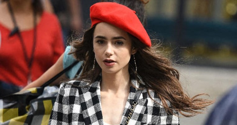 Emily in Paris 2 | Η φωτογραφία της Lily Collins με φόρεμα Έλληνα σχεδιαστή