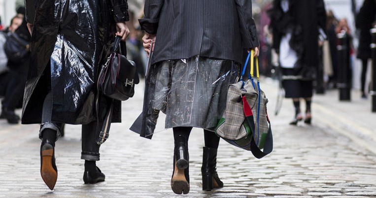 Τα πιο κομψά φθινοπωρινά σύνολα για γυναίκες άνω των 50