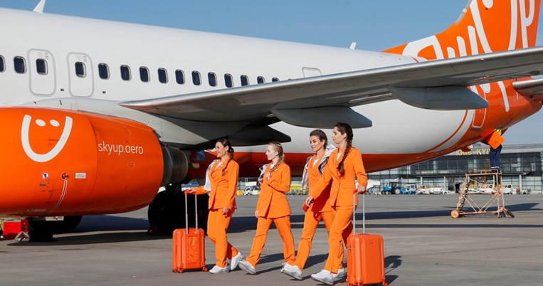 Τέλος εποχής για γόβες και στενές φούστες: Τα ρούχα των αεροσυνοδών αλλάζουν