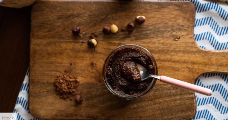 Σπιτική vegan nutella: Η υγιεινή συνταγή για πραλίνα φουντουκιού με ελάχιστη ζάχαρη
