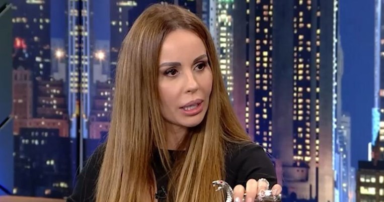 Η Ιωάννα Λίλη εξηγεί τον πραγματικό λόγο που εδώ και λίγο καιρό κυκλοφορεί με μπαστούνι