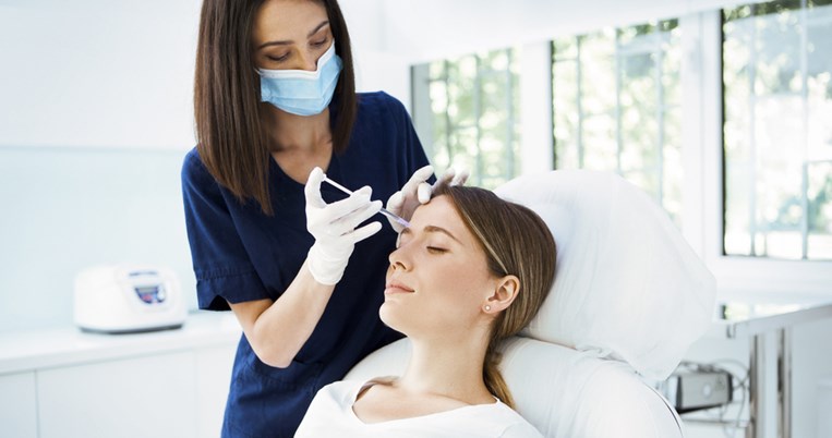 "Είμαι αρκετά μικρή για να κάνω botox;" Οι ειδικοί απαντούν