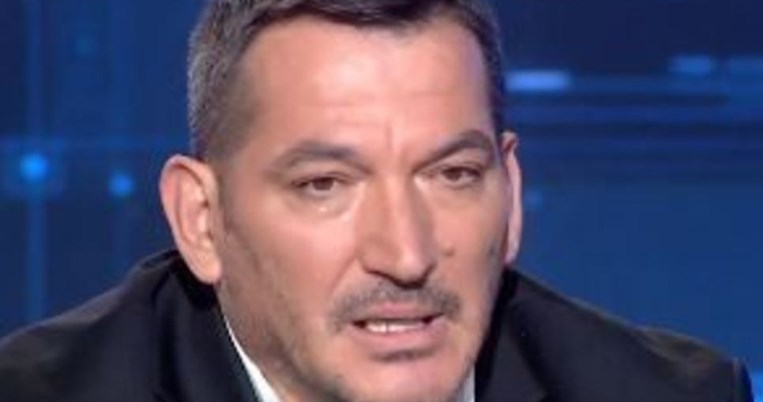 «Έχω πολλές αναμνήσεις από τη γυναίκα μου. Νομίζω ότι θα βγει και θα μου μιλήσει»