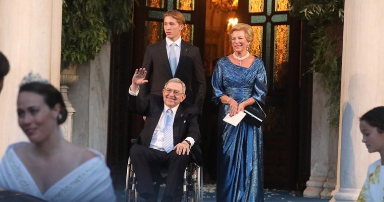 Κωνσταντίνος – Αλέξιος: Ποιος είναι ο όμορφος νεαρός που έσπρωχνε το αμαξίδιο του τέως βασιλιά;