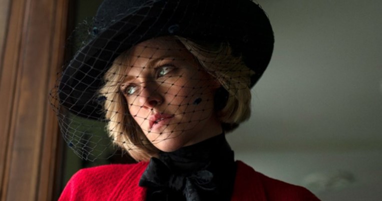 "Ήταν ανατριχιαστικό" | Όταν η Kristen Stewart φόρεσε το νυφικό της πριγκίπισσας Diana