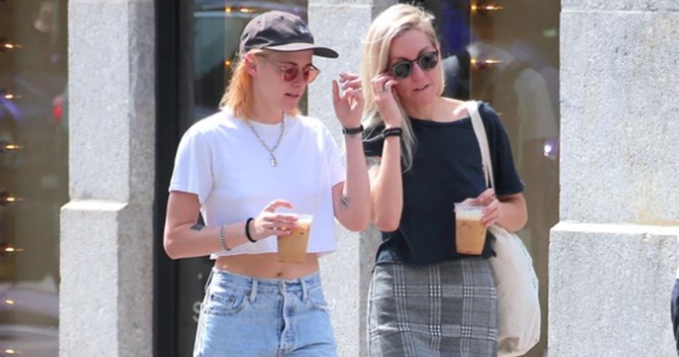 Kristen Stewart | Σχεδιάζει τον γάμο της με χαβιάρι, μπαλάντες για τη Diana και τζιν παντελόνι