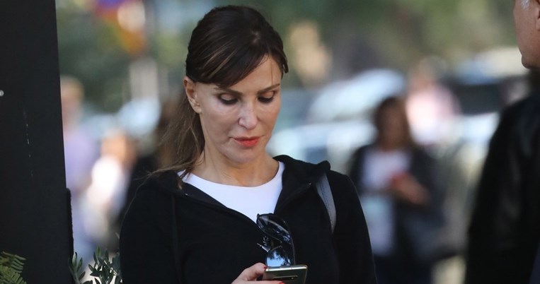 Η Βίκυ Χατζηβασιλείου σε μία σπάνια εμφάνιση με τον σύζυγό της