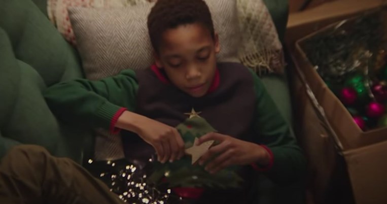 H νέα χριστουγεννιάτικη διαφήμιση του Τζον Λιούις απαιτεί να έχεις δίπλα σου χαρτομάντηλα