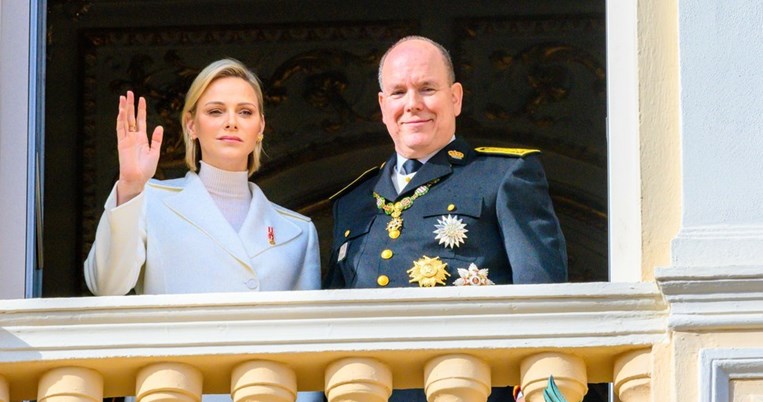 «Έβαλε τον γιο μου να κοιμάται μαζί με τους υπηρέτες»