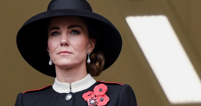 Ημέρα Μνήμης: Η Κέιτ Μίντλετον στη θέση της Ελισάβετ. Πού βρίσκεται η βασίλισσα; 