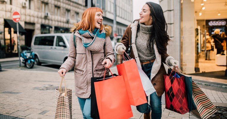 «Τα καινούργια μοκασίνια θα σε χτυπάνε στα δάκτυλα των ποδιών το βράδυ της πρωτοχρονιάς»