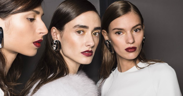 Λιπαρά μαλλιά: 5 συμβουλές από τον ειδικό που δεν είχες ακούσει ξανά