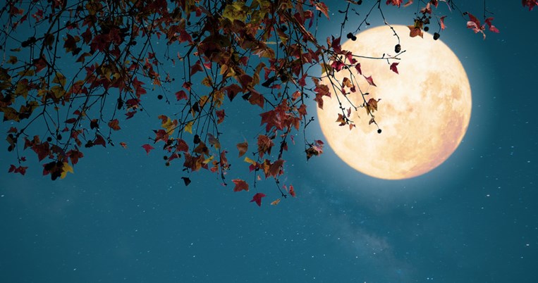 The dark side of the Moon: Πόσο μας επηρεάζει η πανσέληνος ψυχικά και σωματικά;