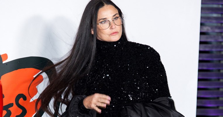 6 λάθη στα μαλλιά που σας δείχνουν μεγαλύτερη από την ηλικία σας