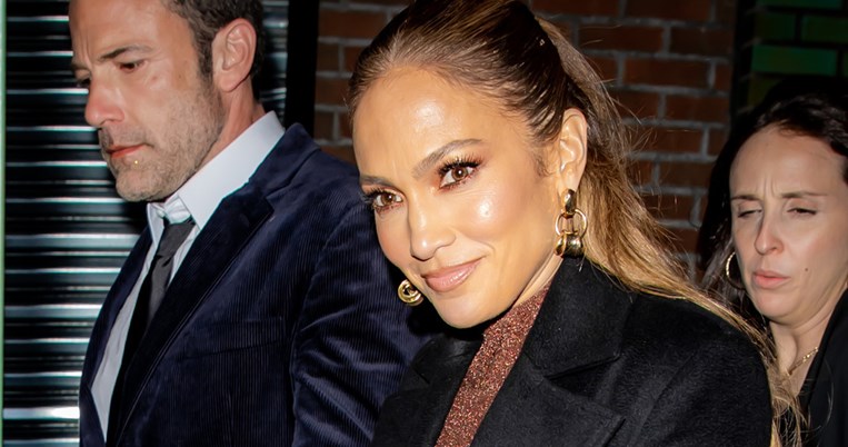 Τζένιφερ Λόπεζ: H απροσδόκητη εμφάνιση στα American Music Awards. Όχι, δεν ήταν σέξι