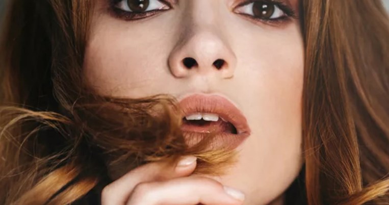 Supermodel Lip | Η hot τάση μακιγιάζ από τα 90s που έχει ξετρελάνει τη Gen Z
