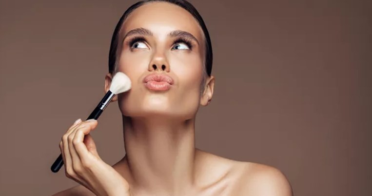 5 μύθοι μακιγιάζ που όλες μας πιστεύουμε μέχρι σήμερα