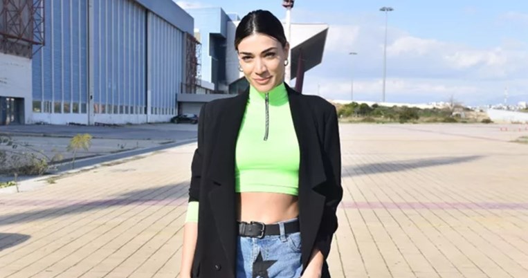 Η Ήβη Αδάμου έφερε το street style στους δρόμους της Αθήνας