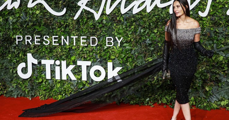 British Fashion Awards 2021 | Όλες οι εμφανίσεις των celebrities στο κόκκινο χαλί