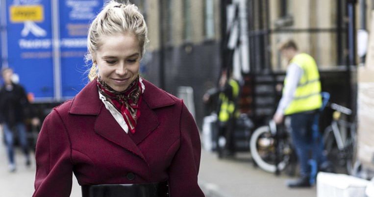 10 χρωματιστά παλτό που θα κάνουν refresh στο χειμερινό στιλ