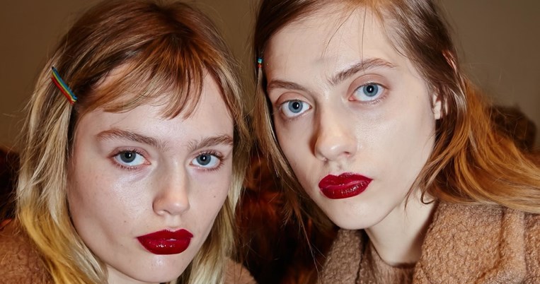 Red Lipstick | Πώς να το φορέσετε φέτος τις γιορτές σύμφωνα με τους σχεδιαστές μόδας