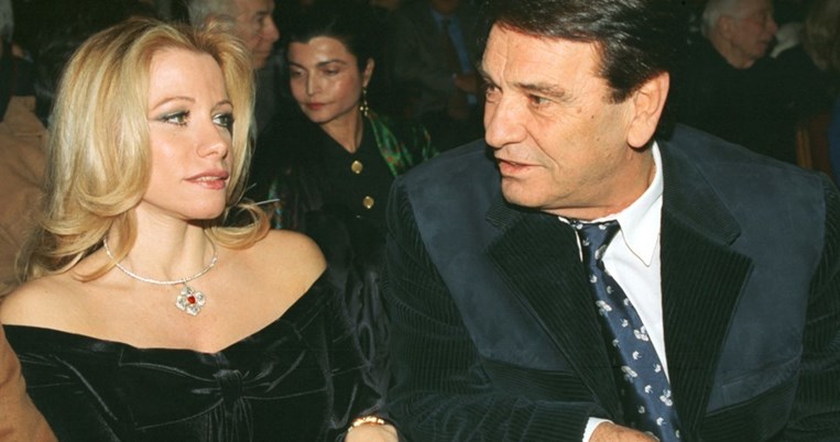 «Ήταν πρώτα οι δυο τους και μετά εμείς. Κοίταζε τη μητέρα μου και έλιωνε»