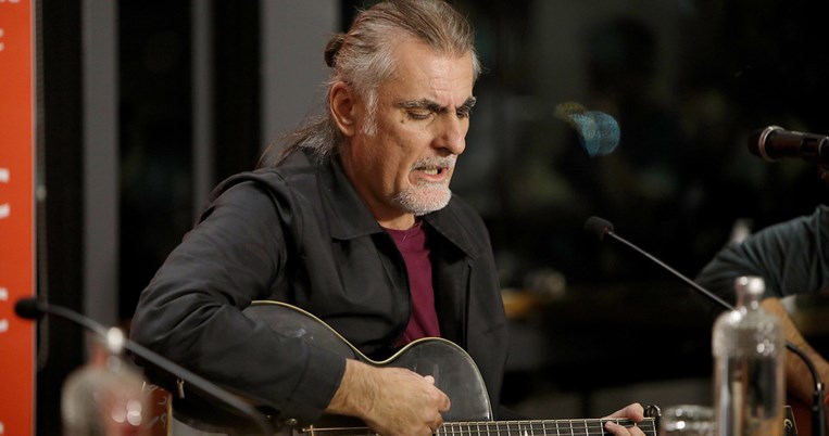 Ο Φίλιππος Πλιάτσικας σε μια σπάνια εμφάνιση συντροφιά με την πανύψηλη κόρη του