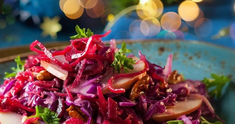 Vegan γιορτινές σαλάτες: 5 συνταγές για το τραπέζι των Χριστουγέννων