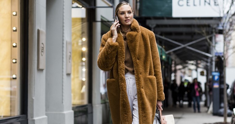 10 faux γούνες που θα αποδειχθούν η καλύτερη συντροφιά του χειμώνα