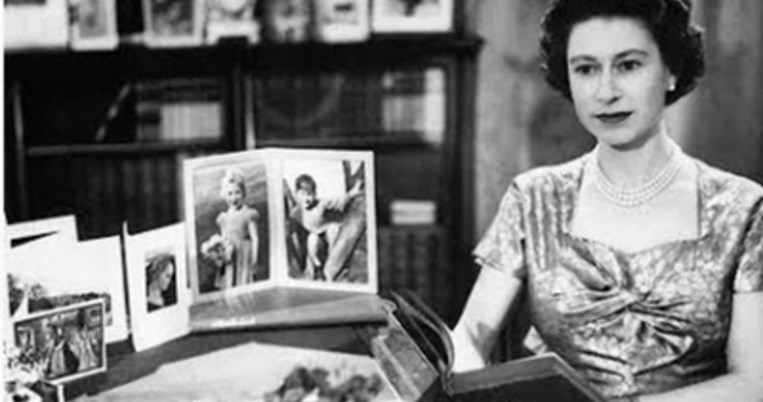 Το 1957 η βασίλισσα Ελισάβετ απηύθυνε το πρώτο της χριστουγεννιάτικο μήνυμα στην τηλεόραση