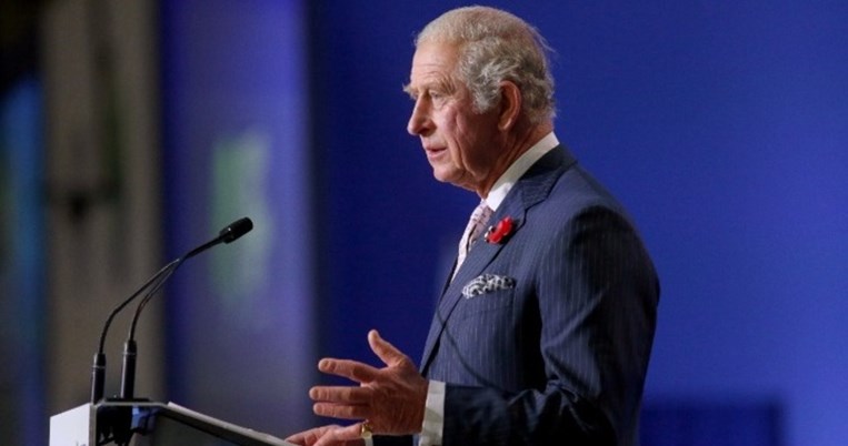 Η Βασίλισσα Ελισάβετ θα περάσει τα Χριστούγεννα με τον Κάρολο