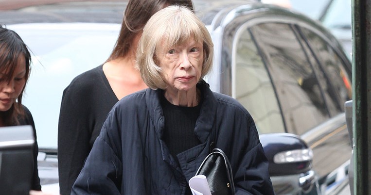 Joan Didion | Πέθανε η μεγάλη Αμερικανίδα συγγραφέας και δημοσιογράφος