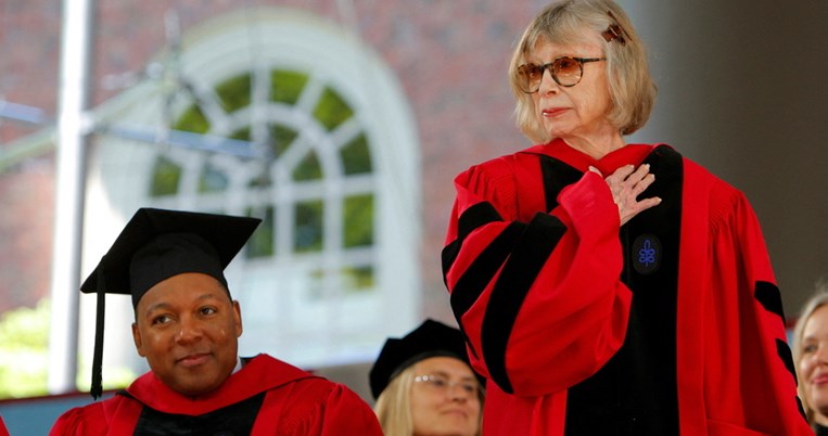 Τζόαν Ντιντιόν: 7 μυστικά της γυναίκας που «πάντρεψε» τη δημοσιογραφία με τη μυθοπλασία