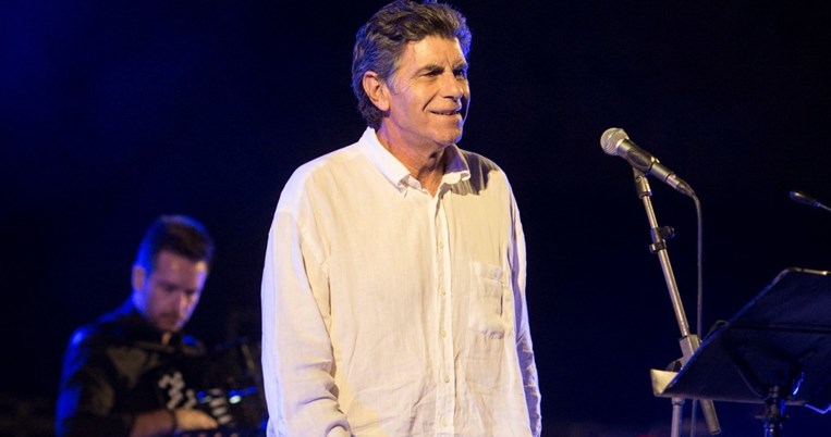 Χείμαρρος ο Μπέζος: Οι αντιεμβολιαστές έχουν φάει πολλή φάπα και απόρριψη στα νιάτα τους