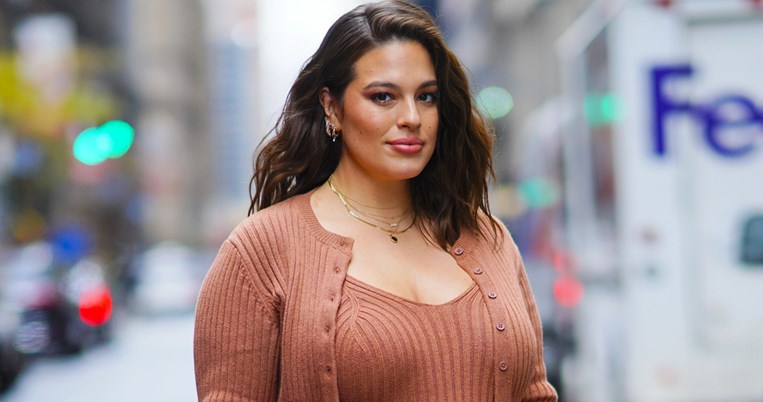 H νέα (γυμνή) body positive φωτογραφία της Ashley Graham