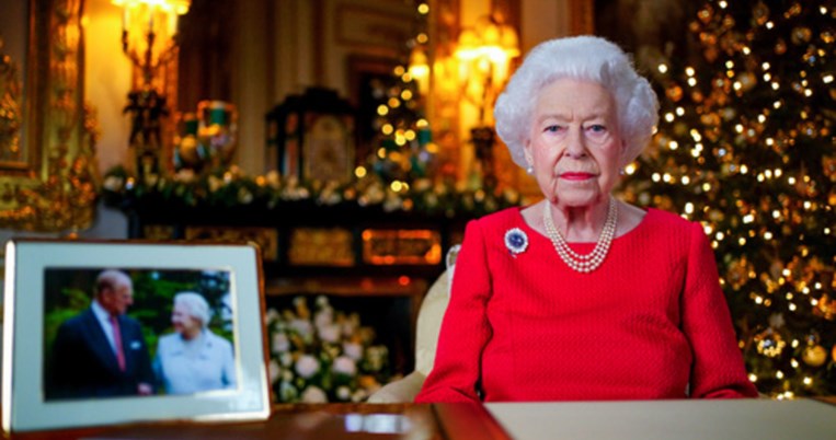 Γιατί η βασίλισσα Ελισάβετ διατηρεί τον χριστουγεννιάτικο στολισμό μέχρι τον Φεβρουάριο; 