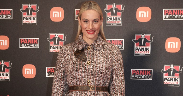 «Η γιαγιά μου πάσχει από άνοια. Δεν έχει καταλάβει τα τελευταία χρόνια πως ζούμε μια πανδημία»