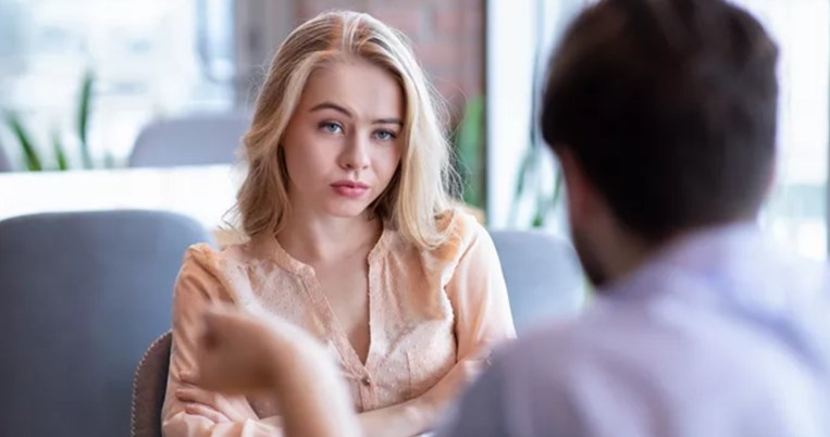 Μη διαθέσιμος: 13 σημάδια που μαρτυρούν πως το άτομο που σε ενδιαφέρει δεν θέλει να δεθεί συναισθημα