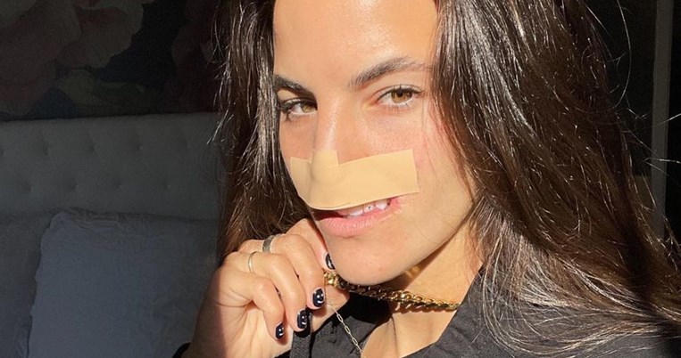 Σκύλος της «έφαγε» το πρόσωπο και αποφάσισε να καταγράψει το ταξίδι της ανάρρωσής της