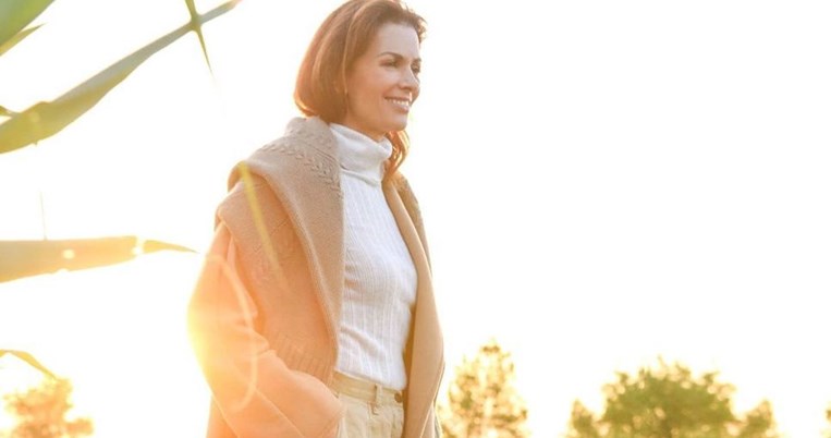 3 στιλιστικές συμβουλές από τη Τζίνα Αλιμόνου για να ντυθείς κομψά στο κρύο