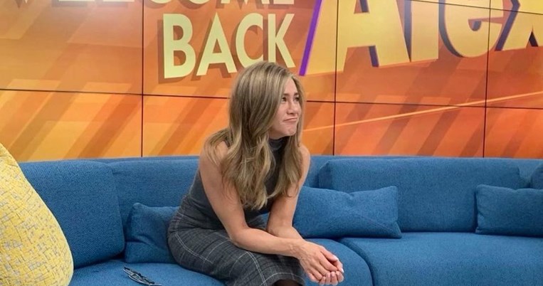 Θέλουμε κι εμείς να δείχνουμε σαν την Τζένιφερ Άνιστον όταν έχει υγρασία